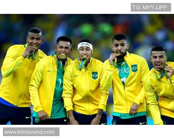 足球场上的传奇之路:12号球星的辉煌与荣耀 足球场上的传奇之路:12号球星的辉煌与荣耀