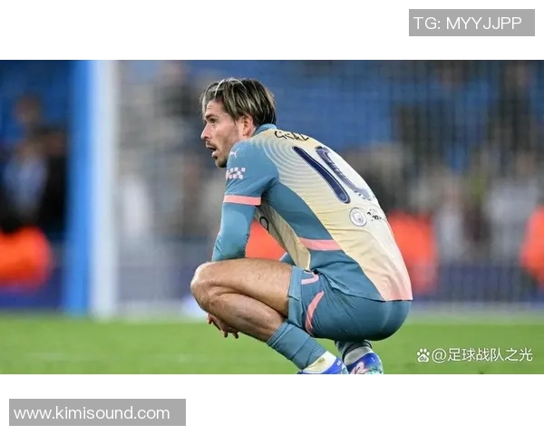 足球明星吸烟瞬间曝光引发热议健康与形象的双重考量 足球明星吸烟瞬间曝光引发热议健康与形象的双重考量